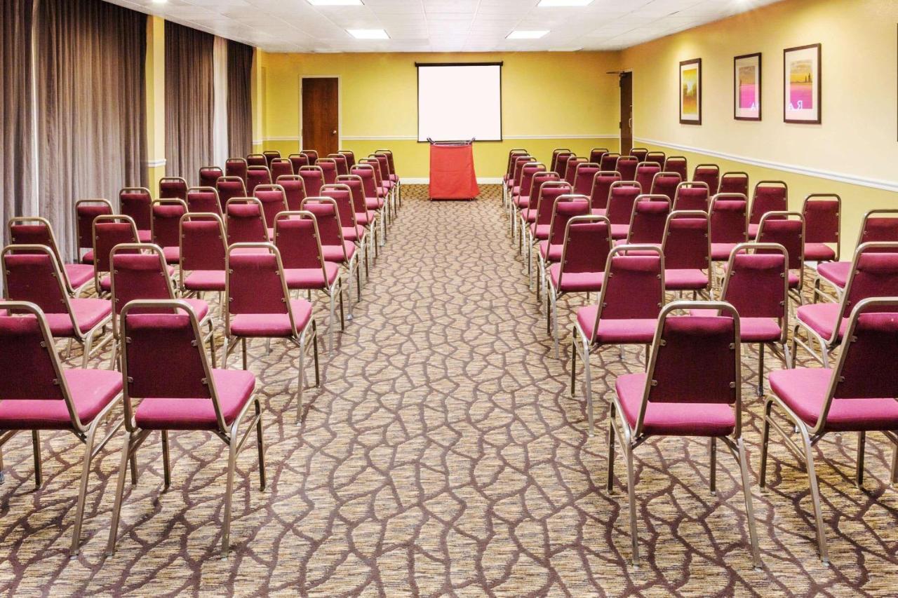 Ramada By Wyndham Salt Lake City North Temple Ngoại thất bức ảnh