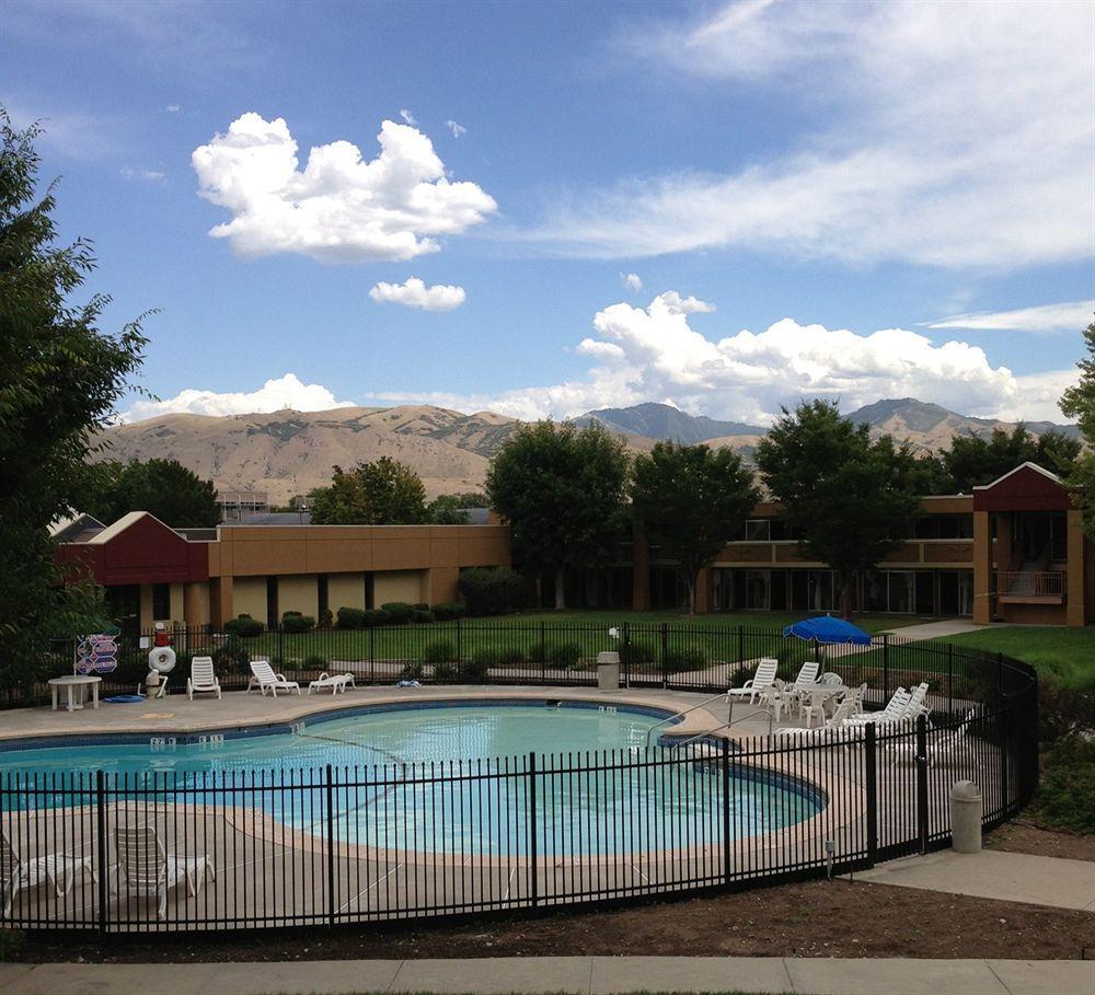Ramada By Wyndham Salt Lake City North Temple Ngoại thất bức ảnh