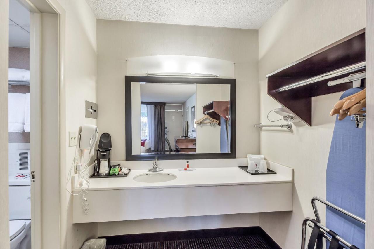 Ramada By Wyndham Salt Lake City North Temple Ngoại thất bức ảnh